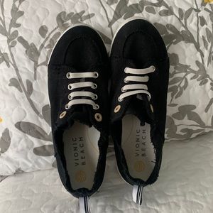 Vionic black slip on sneakers. Size 8.